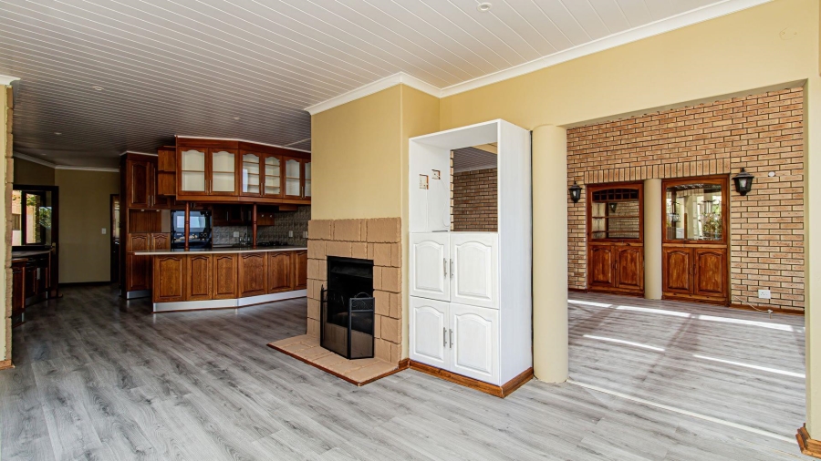 5 Bedroom Property for Sale in Hersham Western Cape